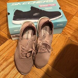 Women’s sketchers